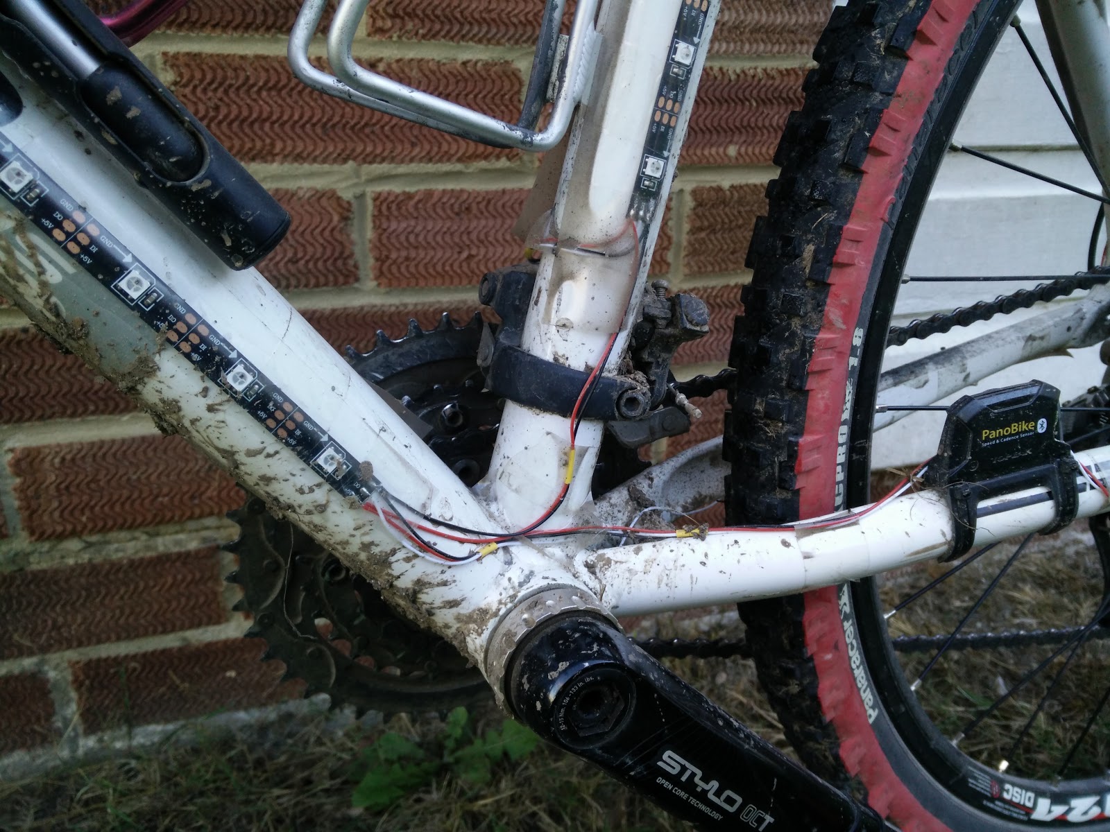 Here you can see that the data cable (white) goes down the bottom tube and heads towards the back wheel, but I've joined all 3 (in fact 6) pairs of 0v/5v cables together to even the voltage