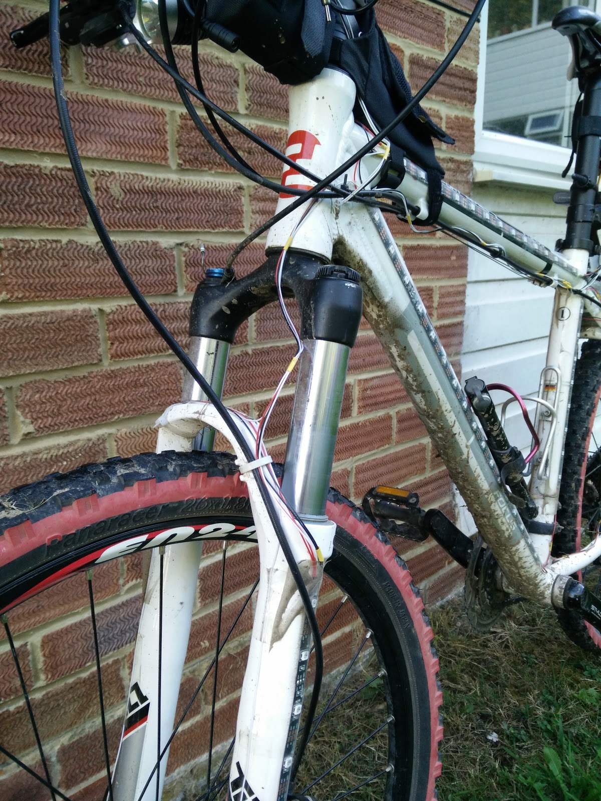 The forks were the only place where extra wire needed to be used because each legs of the fork is effectively a dead end - I had to bring the data cable back up on each side